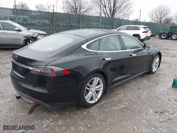 2013 Tesla Model S with VIN 5YJSA1DN9DFP03380, listed as a IAAI auction lot 41865213 with 184,831 mi miles. Bid and sale history available at carsss.com. Image 4.