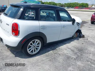 2015 MINI Countryman z VIN WMWZB3C53FWR43884, wystawiony jako IAAI lot #42336430 z przebiegiem 111 934 mil mil oraz . Historia ofert i sprzedaży dostępna na DreamBid. Obrazek 4.
