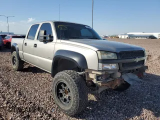 2003 Chevrolet Silverado 1500HD LS z VIN 1GCGK13UX3F108575, wystawiony jako Copart lot #74129704 z przebiegiem 164 308 mil mil oraz Szkoda całkowita • Salvage title. Historia ofert i sprzedaży dostępna na DreamBid. Obrazek 4.