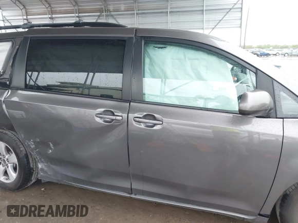 2016 Toyota Sienna LE AAS z VIN 5TDKK3DC9GS694686, wystawiony jako IAAI lot #42374687 z przebiegiem 192 571 mil mil oraz . Historia ofert i sprzedaży dostępna na DreamBid. Obrazek 13.