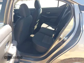 2025 Nissan Sentra SR z VIN 3N1AB8DV8SY309598, wystawiony jako IAAI lot #42460527 z przebiegiem 3 690 mil mil oraz . Historia ofert i sprzedaży dostępna na DreamBid. Obrazek 8.