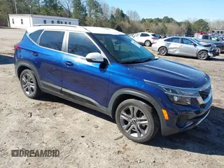 2021 Kia Seltos S z VIN KNDEU2AA2M7121560, wystawiony jako IAAI lot #41868992 z przebiegiem 82 115 mil mil oraz . Historia ofert i sprzedaży dostępna na DreamBid. Obrazek 1.
