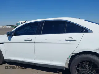 2013 Ford Police Interceptor z VIN 1FAHP2M82DG132383, wystawiony jako IAAI lot #41851540 z przebiegiem 172 639 mil mil oraz . Historia ofert i sprzedaży dostępna na DreamBid. Obrazek 14.