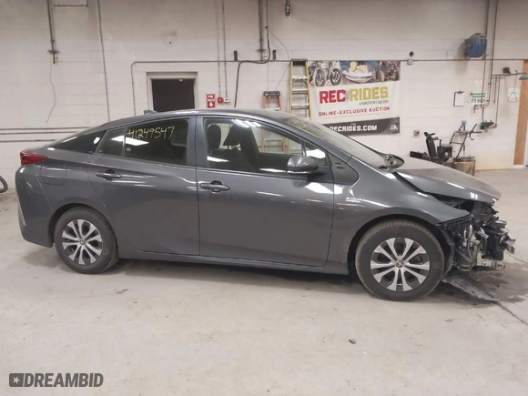 2022 Toyota Prius Prime LE with VIN JTDKAMFPXN3205087, listed as a IAAI auction lot 41249547 with NaN miles. Bid and sale history available at carsss.com. Image 13.