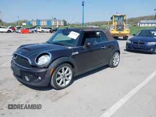 2012 MINI Convertible S с VIN WMWZP3C52CT550179, выставлен на аукционе IAAI как лот 42046285 с пробегом 87 718 миль миль и . История ставок и продаж доступна на DreamBid. Изображение 16.