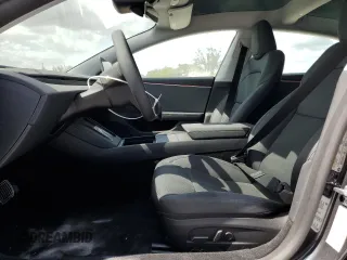 2025 Tesla Model 3 Long Range z VIN 5YJ3E1EA3SF974534, wystawiony jako Copart lot #53025525 z przebiegiem 228 mil mil oraz Szkoda całkowita • Salvage title. Historia ofert i sprzedaży dostępna na DreamBid. Obrazek 7.