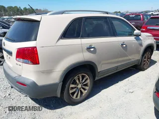2011 Kia Sorento EX with VIN 5XYKU4A27BG075490, listed as a IAAI auction lot 41853265 with 221,119 mi miles. Bid and sale history available at carsss.com. Image 4.
