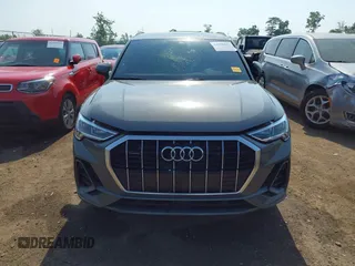 2022 Audi Q3 S line Premium Plus z VIN WA1EECF39N1066181, wystawiony jako IAAI lot #42570617 z przebiegiem 33 066 mil mil oraz . Historia ofert i sprzedaży dostępna na DreamBid. Obrazek 13.