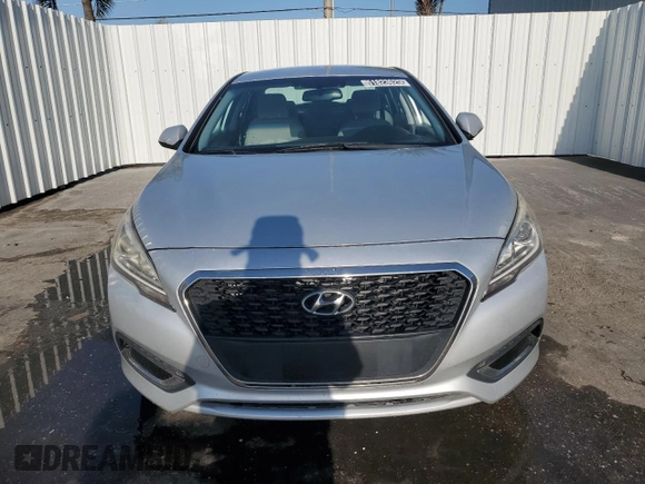 2016 Hyundai Sonata Hybrid SE with VIN KMHE24L10GA038677, listed as a Copart auction lot 51823625 with 62,130 mi miles and Clean Title. Bid and sale history available at carsss.com. Image 5.
