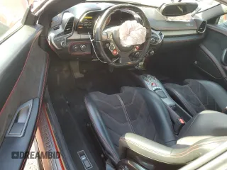 2013 Ferrari 458 Italia z VIN ZFF67NFA2D0194914, wystawiony jako Copart lot #43272195 z przebiegiem 23 608 mil mil oraz Szkody całkowita. Historia ofert i sprzedaży dostępna na DreamBid. Obrazek 8.