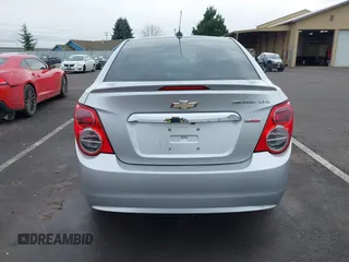 2015 Chevrolet Sonic LTZ z VIN 1G1JE5SB4F4108360, wystawiony jako IAAI lot #41526362 z przebiegiem 157 226 mil mil oraz . Historia ofert i sprzedaży dostępna na DreamBid. Obrazek 16.