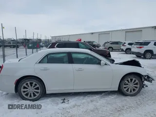 2015 Chrysler 300 Limited with VIN 2C3CCARG8FH756811, listed as a IAAI auction lot 41614649 with 70,580 mi miles. Bid and sale history available at carsss.com. Image 14.
