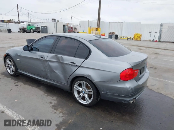 2011 BMW 3 Series 328i z VIN WBAPH5C5XBA448624, wystawiony jako IAAI lot #42381476 z przebiegiem 151 363 mil mil oraz . Historia ofert i sprzedaży dostępna na DreamBid. Obrazek 3.
