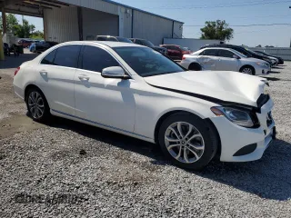 2015 Mercedes-Benz C 300 z VIN 55SWF4JB3FU064350, wystawiony jako Copart lot #57424215 z przebiegiem 39 416 mil mil oraz Szkoda całkowita • Salvage title. Historia ofert i sprzedaży dostępna na DreamBid. Obrazek 4.