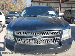2007 Chevrolet Suburban LT with VIN 3GNFC16077G301103, listed as a IAAI auction lot 41673885 with 196,962 mi miles. Bid and sale history available at carsss.com. Image 6.