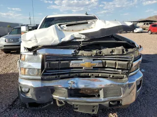 2018 Chevrolet Silverado 3500HD LTZ with VIN 1GC4K0CY6JF194092, listed as a Copart auction lot 70460254 with 152,235 mi miles and Salvage Title. Bid and sale history available at carsss.com. Image 5.