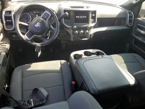 2022 Ram 2500 Big Horn z VIN 3C6UR5ML2NG183873, wystawiony jako Copart lot #66753104 z przebiegiem 33 093 mil mil oraz Szkoda całkowita • Salvage title. Historia ofert i sprzedaży dostępna na DreamBid. Obrazek 8.