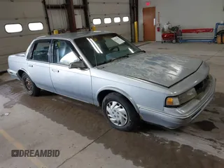 1994 Oldsmobile Cutlass Ciera S z VIN 1G3AG55M1R6384518, wystawiony jako IAAI lot #41714821 z przebiegiem 108 397 mil mil oraz . Historia ofert i sprzedaży dostępna na DreamBid. Obrazek 1.
