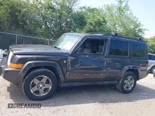 2006 Jeep Commander z VIN 1J8HG48N56C141782, wystawiony jako IAAI lot #42239618 z przebiegiem 113 037 mil mil oraz . Historia ofert i sprzedaży dostępna na DreamBid. Obrazek 14.