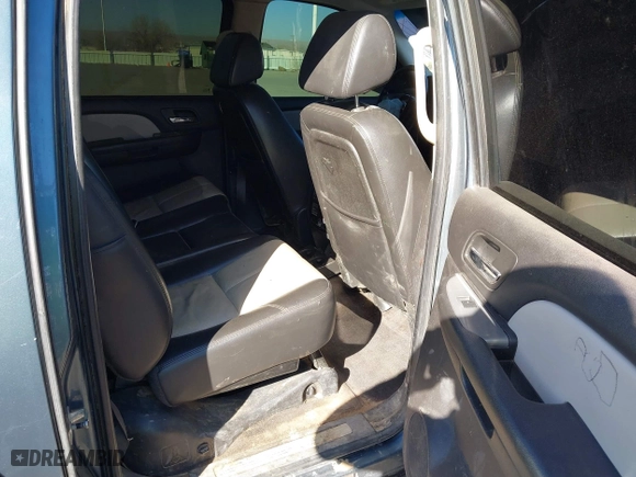 2008 Chevrolet Avalanche LS with VIN 3GNFK12308G226636, listed as a IAAI auction lot 41392242 with 276,774 mi miles. Bid and sale history available at carsss.com. Image 8.