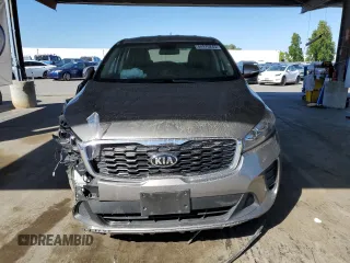 2019 Kia Sorento LX z VIN 5XYPGDA59KG463392, wystawiony jako Copart lot #54970245 z przebiegiem 99 576 mil mil oraz Szkoda całkowita • Salvage title. Historia ofert i sprzedaży dostępna na DreamBid. Obrazek 5.