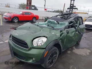 2015 MINI Countryman z VIN WMWZB3C59FWR43209, wystawiony jako IAAI lot #41761218 z przebiegiem Nie podano mil oraz . Historia ofert i sprzedaży dostępna na DreamBid. Obrazek 17.