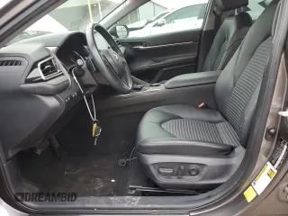2023 Toyota Camry SE z VIN 4T1G11AK2PU788523, wystawiony jako Copart lot #42755725 z przebiegiem 38 311 mil mil oraz Czysty tytuł • Clean title. Historia ofert i sprzedaży dostępna na DreamBid. Obrazek 7.