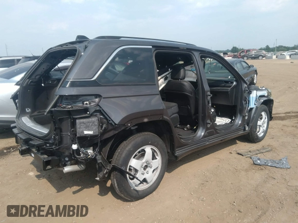 2023 Jeep Grand Cherokee Overland z VIN 1C4RJHDG4PC548084, wystawiony jako IAAI lot #39515221 z przebiegiem Nie podano mil oraz . Historia ofert i sprzedaży dostępna na DreamBid. Obrazek 4.