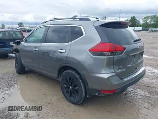 2017 Nissan Rogue SL z VIN 5N1AT2MVXHC806723, wystawiony jako IAAI lot #42331531 z przebiegiem 103 565 mil mil oraz . Historia ofert i sprzedaży dostępna na DreamBid. Obrazek 3.