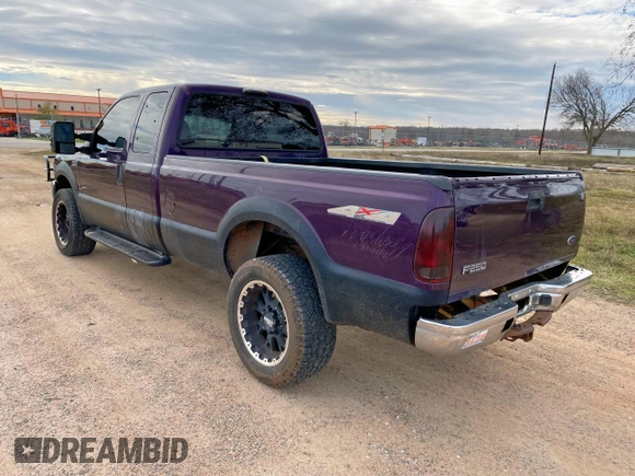 1999 Ford F-250 XL with VIN 1FTNX21F3XEA60268, listed as a Copart auction lot 57728745 with 288,983 mi miles and Clean title. Bid and sale history available at DreamBid. Image 3.