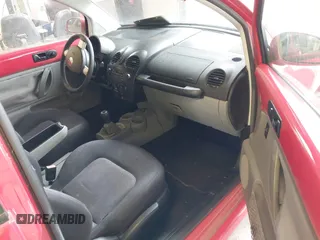 2003 Volkswagen Beetle GLS z VIN 3VWCK21C93M421676, wystawiony jako IAAI lot #42212863 z przebiegiem 115 134 mil mil oraz . Historia ofert i sprzedaży dostępna na DreamBid. Obrazek 5.