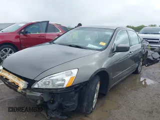 2006 Honda Accord EX-L z VIN 1HGCM56876A102556, wystawiony jako IAAI lot #42155187 z przebiegiem 241 901 mil mil oraz . Historia ofert i sprzedaży dostępna na DreamBid. Obrazek 19.