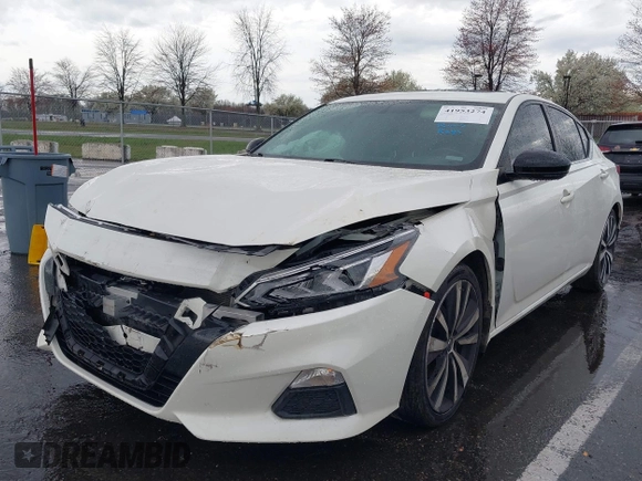 2019 Nissan Altima SR with VIN 1N4BL4CV4KN319945, listed as a IAAI auction lot 41953274 with 131,402 mi miles and . Bid and sale history available at carsss.com. Image 2.