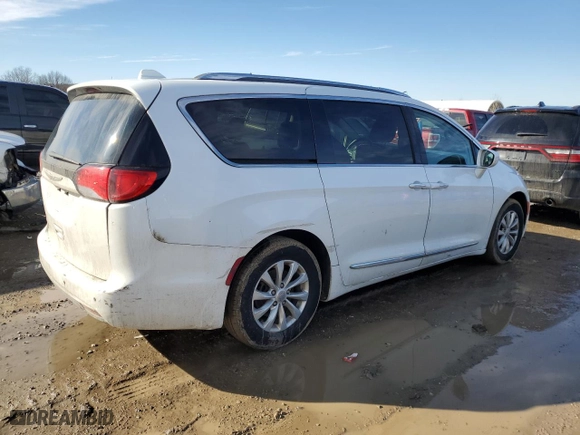2019 Chrysler Pacifica Touring L with VIN 2C4RC1BG1KR625157, listed as a Copart auction lot 46910015 with NaN miles and Clean Title. Bid and sale history available at carsss.com. Image 3.