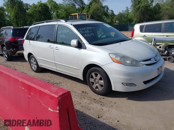 2009 Toyota Sienna XLE with VIN 5TDZK22C19S262107, listed as a IAAI auction lot 42158864 with 186,711 mi miles. Bid and sale history available at carsss.com. Image 1.