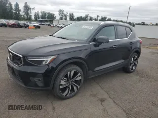 2025 Volvo XC40 Plus Bright Theme z VIN YV4L12UE8S2505476, wystawiony jako Copart lot #59005825 z przebiegiem 2 886 mil mil oraz Czysty tytuł • Clean title. Historia ofert i sprzedaży dostępna na DreamBid. Obrazek 1.