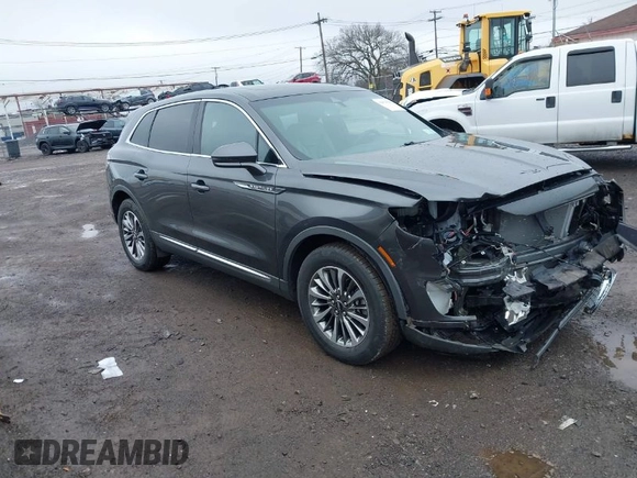 2019 Lincoln Nautilus Select z VIN 2LMPJ8K91KBL61745, wystawiony jako IAAI lot #42020381 z przebiegiem 20 080 mil mil oraz . Historia ofert i sprzedaży dostępna na DreamBid. Obrazek 1.