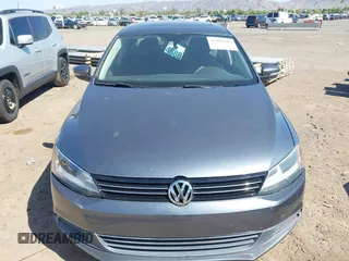 2014 Volkswagen Jetta SE z VIN 3VWD17AJXEM417724, wystawiony jako IAAI lot #42481164 z przebiegiem 98 613 mil mil oraz . Historia ofert i sprzedaży dostępna na DreamBid. Obrazek 6.