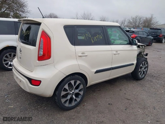 2013 Kia Soul + with VIN KNDJT2A69D7575284, listed as a IAAI auction lot 40777034 with 136,912 mi miles. Bid and sale history available at carsss.com. Image 4.