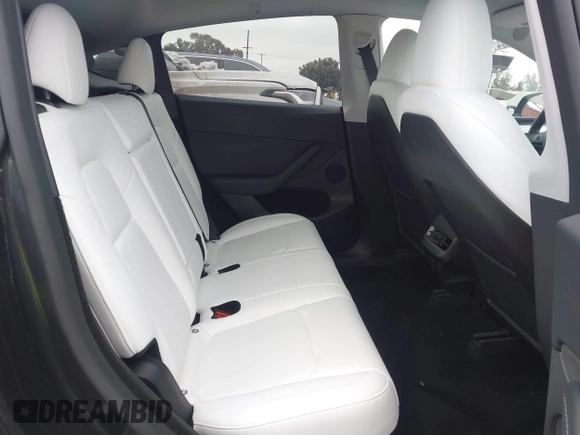 2024 Tesla Model Y с VIN 7SAYGDED9RF092955, выставлен на аукционе IAAI как лот 42757539 с пробегом 6 385 миль миль и . История ставок и продаж доступна на DreamBid. Изображение 8.