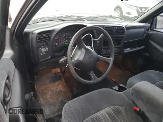 2001 Chevrolet S-10 LS with VIN 1GCCS19511K102618, listed as a Copart auction lot 42387565 with 201,606 mi miles and Salvage Title. Bid and sale history available at DreamBid. Image 8.