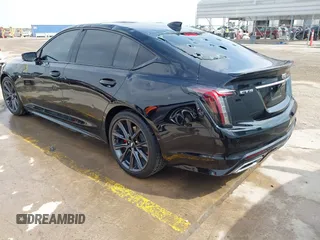 2024 Cadillac CT5 Sport z VIN 1G6DP5RK8R0102340, wystawiony jako IAAI lot #41943414 z przebiegiem 13 488 mil mil oraz . Historia ofert i sprzedaży dostępna na DreamBid. Obrazek 3.