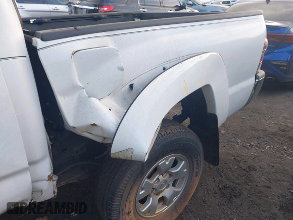 2014 Toyota Tacoma PreRunner with VIN 3TMJU4GN3EM162405, listed as a IAAI auction lot 40807077 with 103,298 mi miles. Bid and sale history available at carsss.com. Image 20.