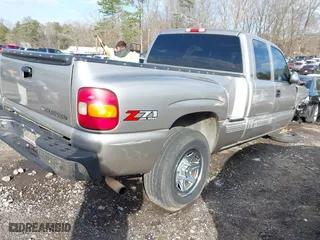 2001 Chevrolet Silverado 1500 LT with VIN 1GCEK19T31Z137434, listed as a IAAI auction lot 41592047 with 246,705 mi miles. Bid and sale history available at carsss.com. Image 4.