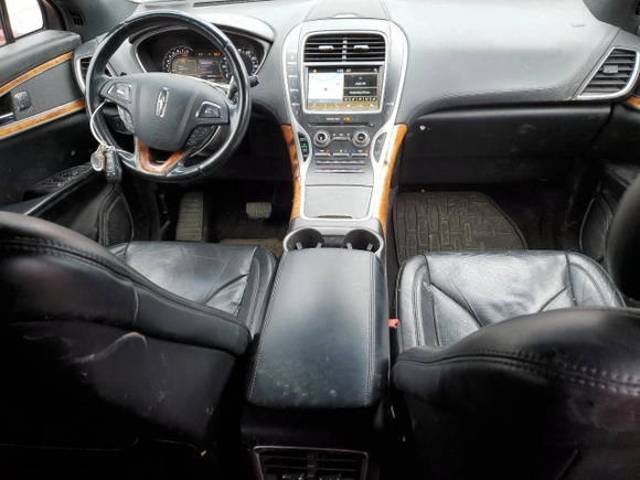 2017 Lincoln MKX Reserve z VIN 2LMPJ8LP7HBL12281, wystawiony jako Copart lot #50128065 z przebiegiem 95 933 mil mil oraz Szkoda całkowita • Salvage title. Historia ofert i sprzedaży dostępna na DreamBid. Obrazek 8.