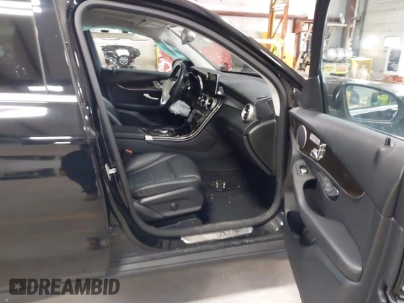 2019 Mercedes-Benz GLC with VIN WDC0G4KB1KV171258, listed as a IAAI auction lot 41895553 with 77,363 mi miles. Bid and sale history available at carsss.com. Image 5.