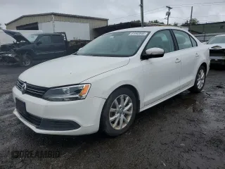 2013 Volkswagen Jetta SE z VIN 3VWBX7AJXDM432714, wystawiony jako Copart lot #61093845 z przebiegiem 69 098 mil mil oraz Czysty tytuł • Clean title. Historia ofert i sprzedaży dostępna na DreamBid. Obrazek 1.