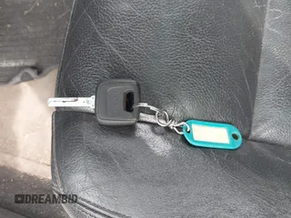 2001 Volvo V40 z VIN YV1VW29531F656295, wystawiony jako IAAI lot #42280990 z przebiegiem 175 196 mil mil oraz . Historia ofert i sprzedaży dostępna na DreamBid. Obrazek 11.