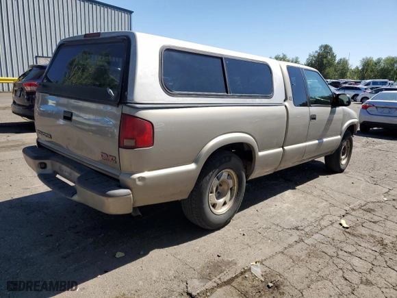 2002 GMC Sonoma SLS with VIN 1GTCS19W628240548, listed as a Copart auction lot 69665724 with 245,738 mi miles and Salvage Title. Bid and sale history available at carsss.com. Image 3.