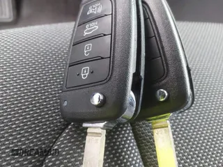 2024 Hyundai Elantra SE z VIN KMHLL4DG9RU681389, wystawiony jako IAAI lot #42017186 z przebiegiem 13 762 mil mil oraz . Historia ofert i sprzedaży dostępna na DreamBid. Obrazek 11.